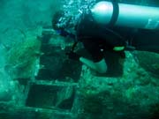 Pot�p�n� u ostrov� Togian, Kadidiri, vrak bombard�ru B24 z druh� sv�tov� v�lky potopen� 3. kv�tna 1945. Sulawesi, Indon�sie.