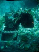 Pot�p�n� u ostrov� Togian, Kadidiri, vrak bombard�ru B24 z druh� sv�tov� v�lky potopen� 3. kv�tna 1945. Sulawesi, Indon�sie.