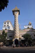 V� s hodinami, Yangon. Myanmar (Barma).