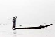 Tradi�n� lov ryb, jezero Inle. Myanmar (Barma).