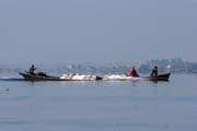 Tradi�n� lov ryb, jezero Inle. Myanmar (Barma).