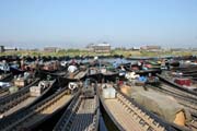 Parkovi�t�na okraji trhu, jezero Inle. Myanmar (Barma).