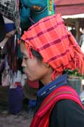 �ena z etnika Pa-O na trhu, jezero Inle. Myanmar (Barma).