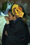 �ena z etnika Pa-O na trhu, jezero Inle. Myanmar (Barma).