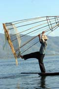 Tradi�n� lov ryb, jezero Inle. Myanmar (Barma).