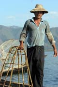 Tradi�n� lov ryb, jezero Inle. Myanmar (Barma).