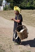 �ena z etnika Pa-O. Vesnice kolem jezera Inle. Myanmar (Barma).