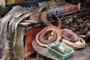 Prodej tradi�n� medic�ny, Kyaiktiyo. Myanmar (Barma).