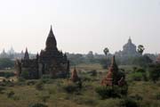 Chr�my v Baganu se rozkl�daj� na plo�e 42 km �tvere�n�ch. V�t�ina chr�m� byla postavena v letech 1000-1200, kdy byl Bagan was the hlavn�m m�stem prvn� Barnsk� ��e. Myanmar (Barma).