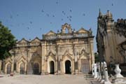Chr�my v Baganu se rozkl�daj� na plo�e 42 km �tvere�n�ch. V�t�ina chr�m� byla postavena v letech 1000-1200, kdy byl Bagan hlavn�m m�stem prvn� Barmsk� ��e. Myanmar (Barma).