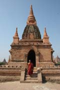 Chr�my v Baganu se rozkl�daj� na plo�e 42 km �tvere�n�ch. V�t�ina chr�m� byla postavena v letech 1000-1200, kdy byl Bagan hlavn�m m�stem prvn� Barmsk� ��e. Myanmar (Barma).