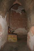 V n�kter�ch chr�mech se st�le dochovaly vnit�n� malby. Bagan. Myanmar (Barma).