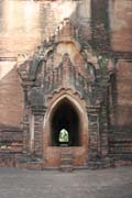 Chr�my v Baganu se rozkl�daj� na plo�e 42 km �tvere�n�ch. V�t�ina chr�m� byla postavena v letech 1000-1200, kdy byl Bagan hlavn�m m�stem prvn� Barmsk� ��e. Myanmar (Barma).