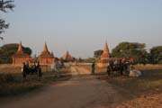 Chr�my v Baganu se rozkl�daj� na plo�e 42 km �tvere�n�ch. V�t�ina chr�m� byla postavena v letech 1000-1200, kdy byl Bagan hlavn�m m�stem prvn� Barmsk� ��e. Myanmar (Barma).