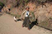 Vesni�an� na cest� do meste�ka Mindat. Provincie Chin. Myanmar (Barma).