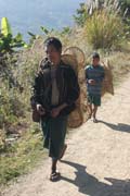 Vesni�an� na cest� do meste�ka Mindat. Provincie Chin. Myanmar (Barma).
