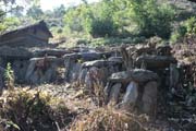 Tradi�n� hroby lid� Chin. Vesnice Kyartho, provincie Chin. Myanmar (Barma).