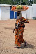 Pouli�n� prodejkyn� ve m�st� Parakou. Benin.