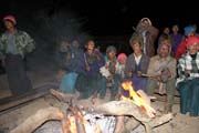 Ve�ern� zp�vy a tance. Vesnice Aye, provincie Chin. Myanmar (Barma).