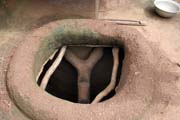 D�m tata somba a vstup do horn�ho patra. Oblast Boukoumb�. Benin.
