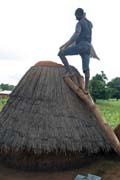 Vstup do s�pky domu tata somba. Oblast Boukoumb�. Benin.