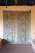 Ozdoben� dve�e s�dla Dahomejsk�ch kr�l� ve m�st� Abomey. Benin.