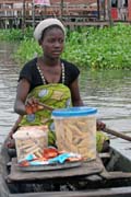 Rann� plovouc� trh ve m�st� Ganvi�. Benin.