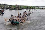 Festival na jeze�e Nokou� ve m�st� Ganvi�. Benin.