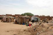 Ko�ovn�ci �ij�c� na okraji m�sta Agadez. Niger.