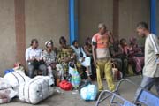 Jedno z hlavn�ch autobusov�ch n�dra��, Douala. Kamerun.
