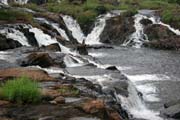 Vodop�dy Lobe jsou jedno z m�la m�st na sv�t� kde vodop�dy padaj� p��mo do mo�e. Kamerun.
