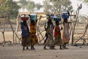N�vrat z trhu a nebo z myt� n�dob�? Oblast jezera �ad. Kamerun.