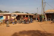 Moto-taxik��i ve m�ste N'Gaound�r�. Kamerun.