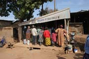 Pouli�n� st�nky ve m�ste N'Gaound�r�. Kamerun.