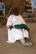 Lok�ln� kr�l vesnice Oudjilla. Tento panovn�k m� 50 man�elek a mnoho d�t�. Kamerun.
