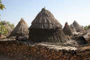 Komplex kr�lovsk�ho pal�ce ve vesnici Oudjilla. Kamerun.