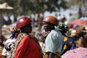 Trh ve vesnici Tourou v poho�� Mandara. Kamerun.