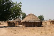 Mal� vesnice za br�nou N�rodn�ho parku Waza sm�rem do vesnice Maga. Kamerun.