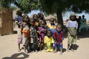 Zv�dav� d�ti. Oblast N�rodn�ho parku Waza. Kamerun.
