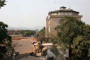 Ulice v hlavn�m m�st� Yaounde. Kamerun.