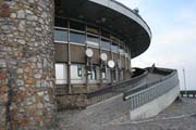 Budova na Je�t�du je kombinac� budovy hotelu a restaurace s radiokomunika�n� v��. �esk� republika.