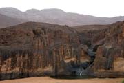 Mal� vodop�d p�ed o�zou Timia. Niger.