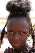 D�vka z ko�ovn�ho etnika Wodaab� (naz�v�ni t� Bororo) na slavnosti Gerewol. Niger.