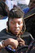 D�vka z ko�ovn�ho etnika Wodaab� (naz�v�ni t� Bororo) na slavnosti Gerewol. Niger.