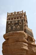 Zn�m� 'kamenn� pal�c' Dar al-Hajar ve Wadi (�dol�) Dhahr. Jemen.
