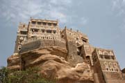 Zn�m� 'kamenn� pal�c' Dar al-Hajar ve Wadi (�dol�) Dhahr. Jemen.