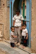 Na ulici v m�ste�ku Al-Hajrayn (Al-Hajjarayn) ve Wadi Do'an. Jemen.