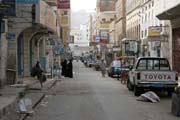 Ulice v p��stavn�m m�st� Al-Mukalla. Jemen.
