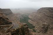 �dol� pod horou Jebel Kawkaban. Jemen.