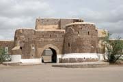Vstupn� br�na Bab ash-Shabariq ve m�st� Zabid. Jemen.